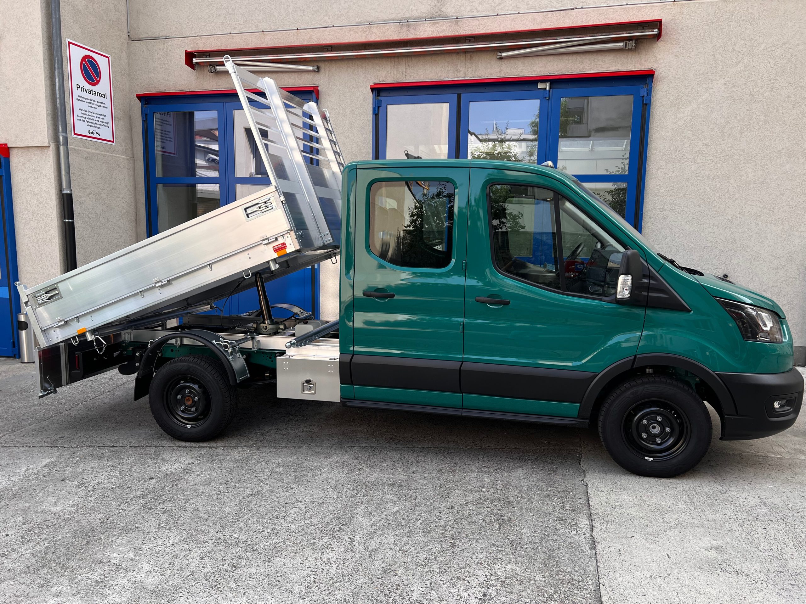 Fahrzeug gepflegt von Wenger AG Basel Abteilung Kipper/Aufbauten/ Fahrzeug gepflegt von Wenger AG Basel Abteilung Kipper/Aufbauten/