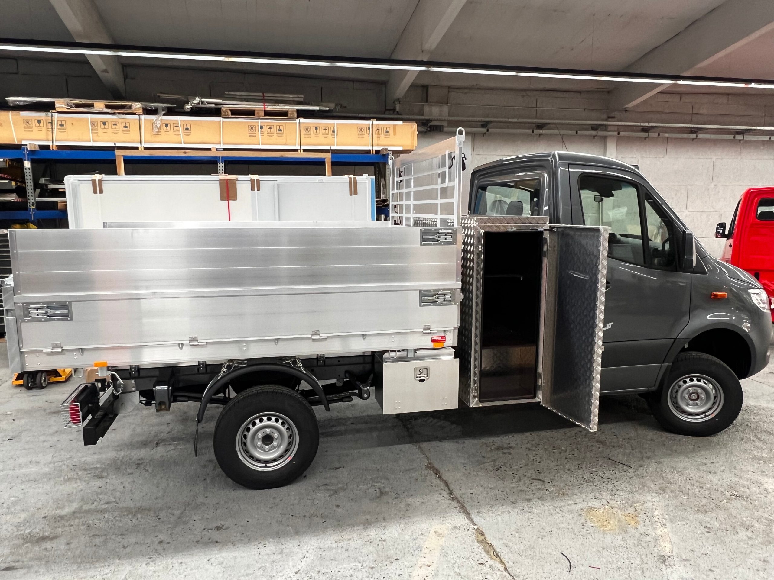 Fahrzeug gepflegt von Wenger AG Basel Abteilung Zubehör - Produkte/Kipper/ Fahrzeug gepflegt von Wenger AG Basel Abteilung Zubehör - Produkte/Kipper/