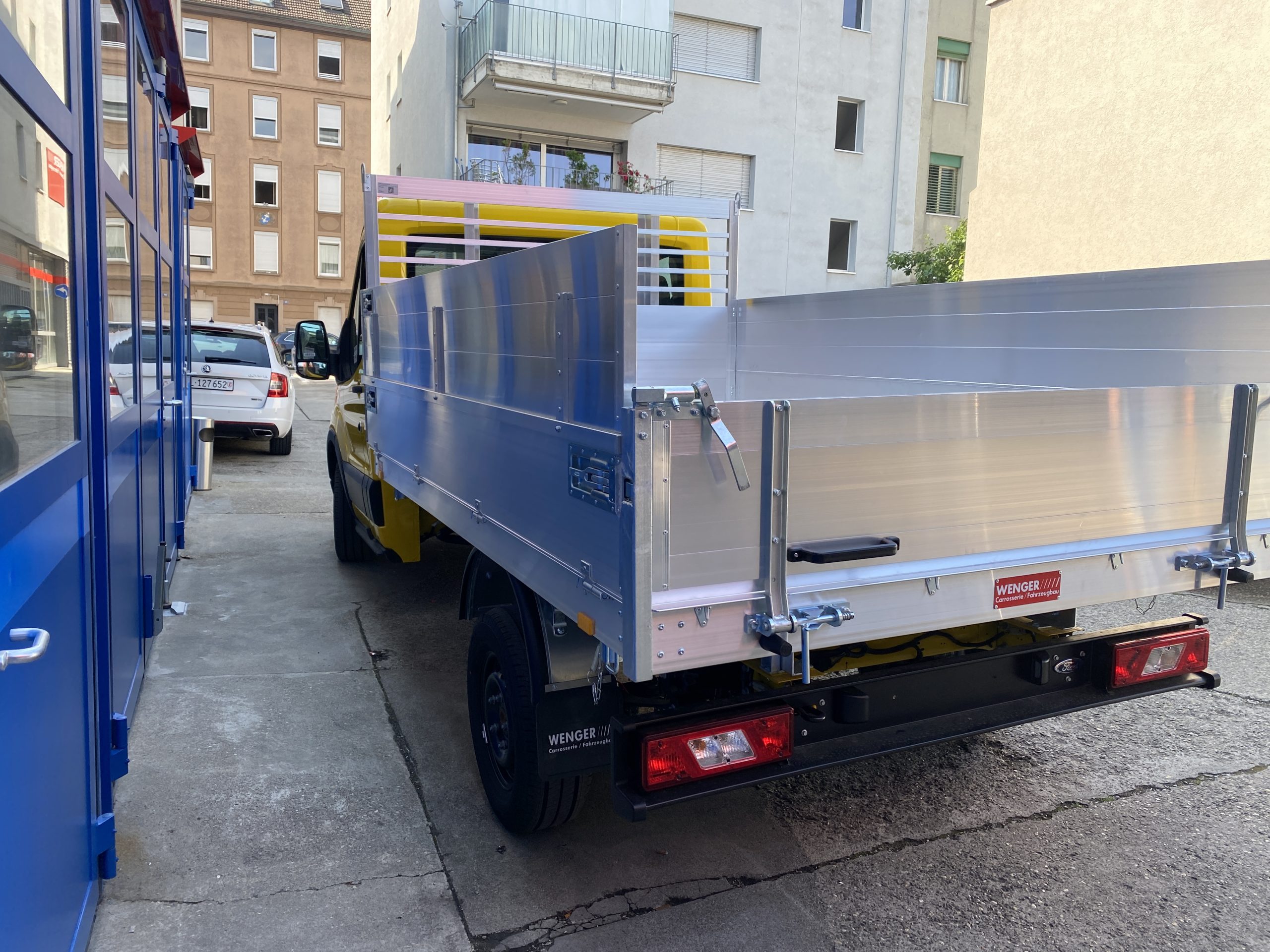 Fahrzeug gepflegt von Wenger AG Basel Abteilung Aufbauten/Kipper/ Fahrzeug gepflegt von Wenger AG Basel Abteilung Aufbauten/Kipper/