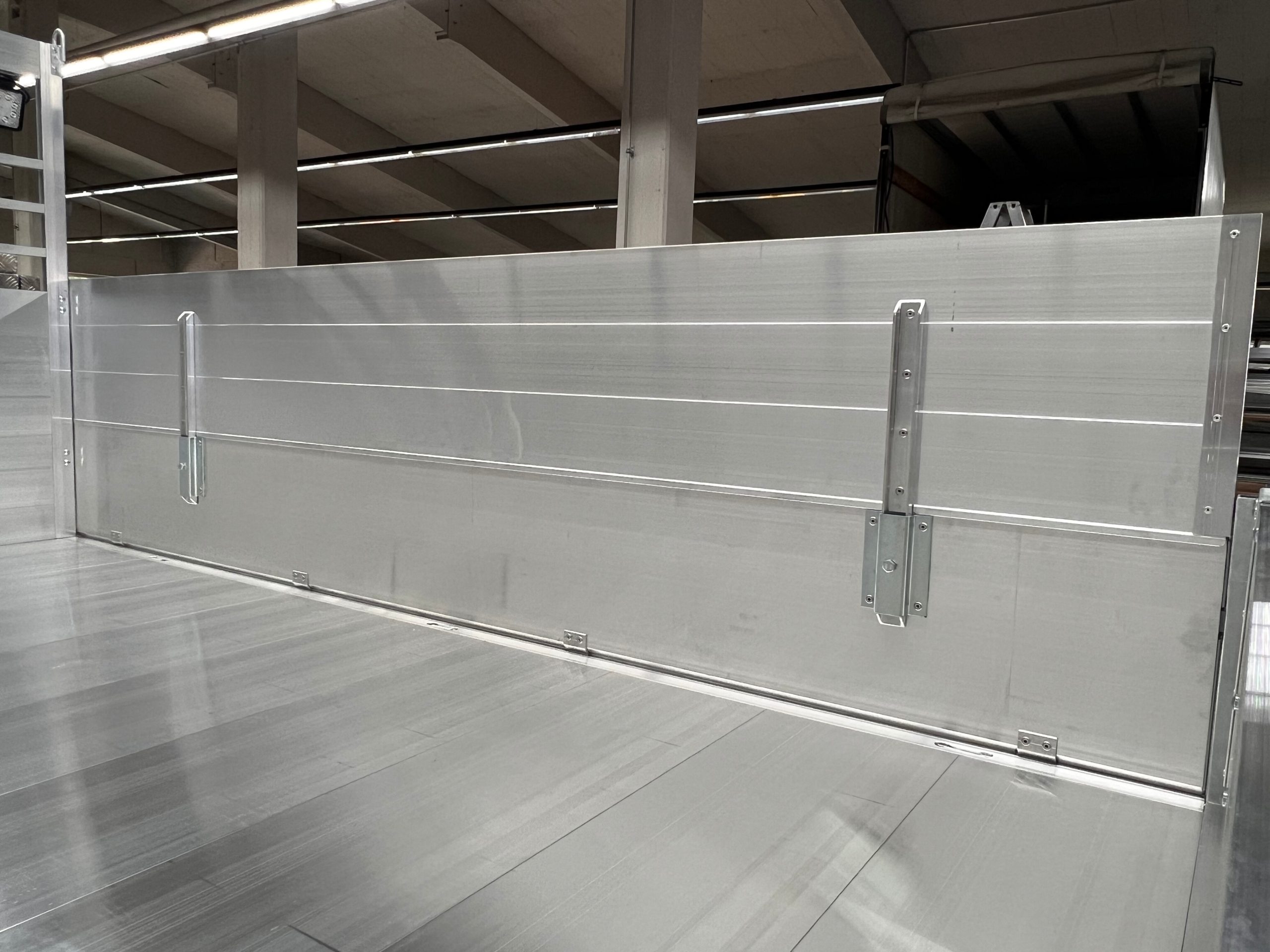 Fahrzeug gepflegt von Wenger AG Basel Abteilung /Zubehör - Produkte/ Fahrzeug gepflegt von Wenger AG Basel Abteilung /Zubehör - Produkte/