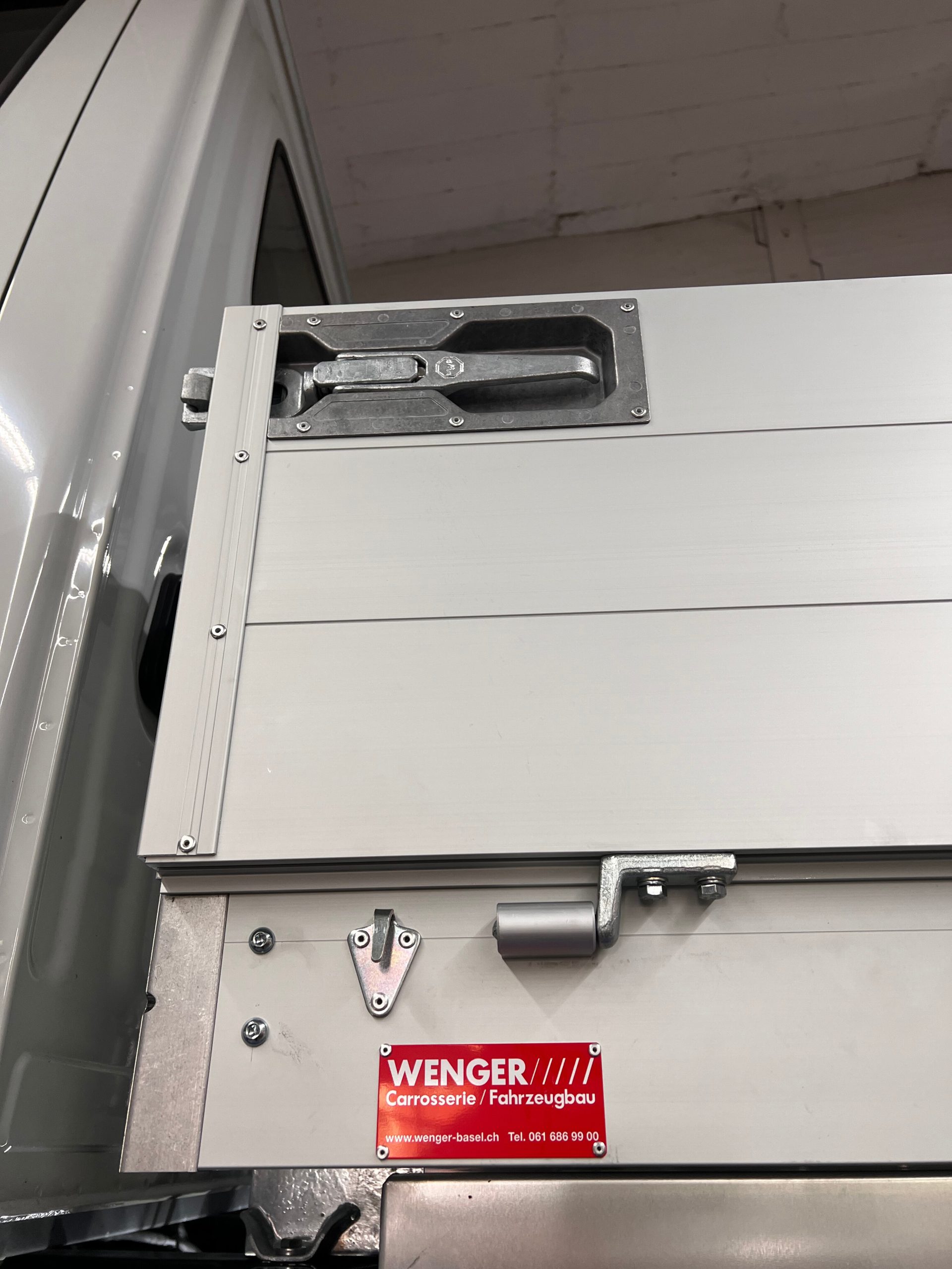 Fahrzeug gepflegt von Wenger AG Basel Abteilung /Zubehör - Produkte/ Fahrzeug gepflegt von Wenger AG Basel Abteilung /Zubehör - Produkte/