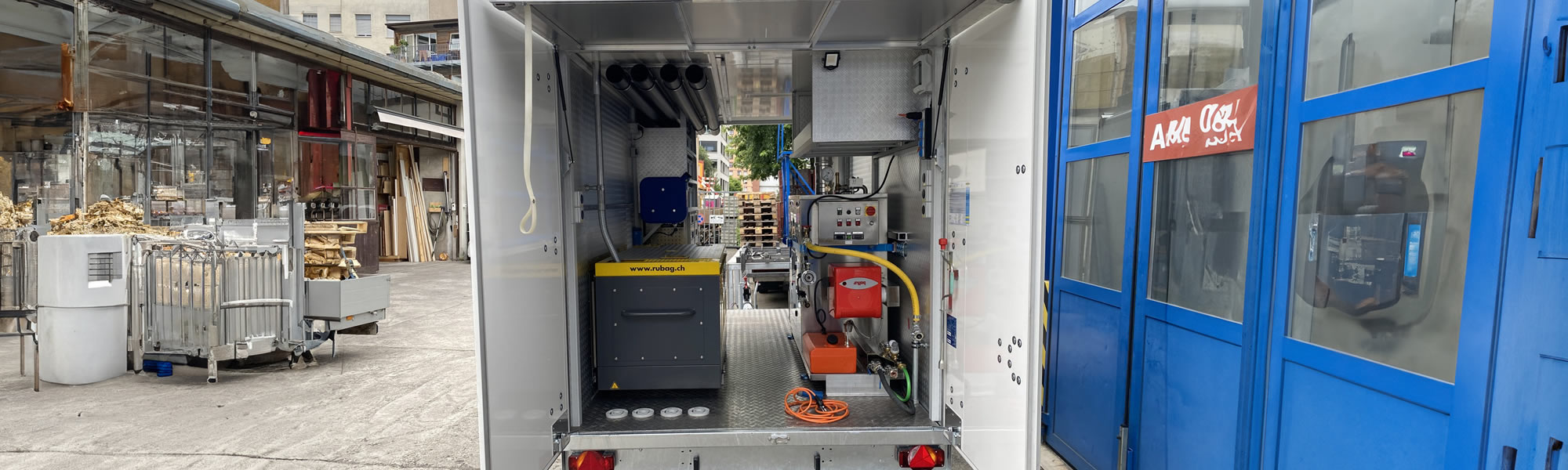 Kanalsanierung spezial Ausbau in Nutzfahrzeug mit Wenger Carrosserie Fahrzeugbau Basel