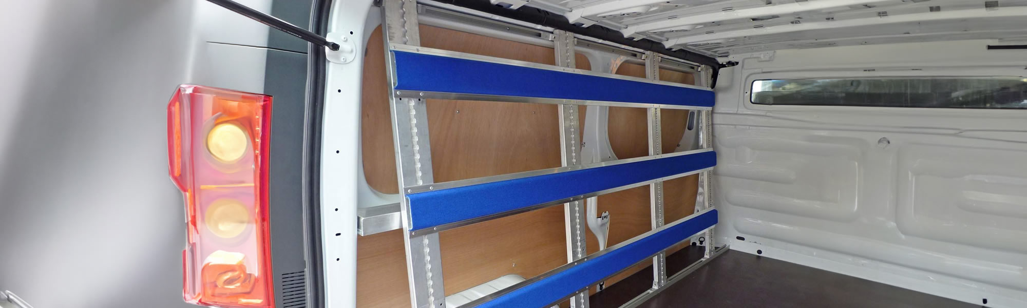 Ladungsicherungausbau in Nutzfahrzeug mit Wenger Carrosserie Fahrzeugbau Basel