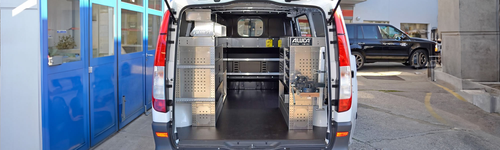 Regal Systeme Ausbau in Nutzfahrzeug mit Wenger Carrosserie Fahrzeugbau Basel