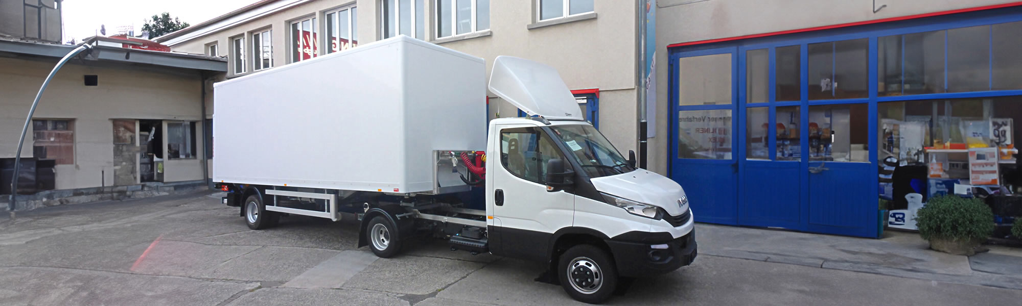 Sattelanhänger mit Wenger Carrosserie Fahrzeugbau Basel