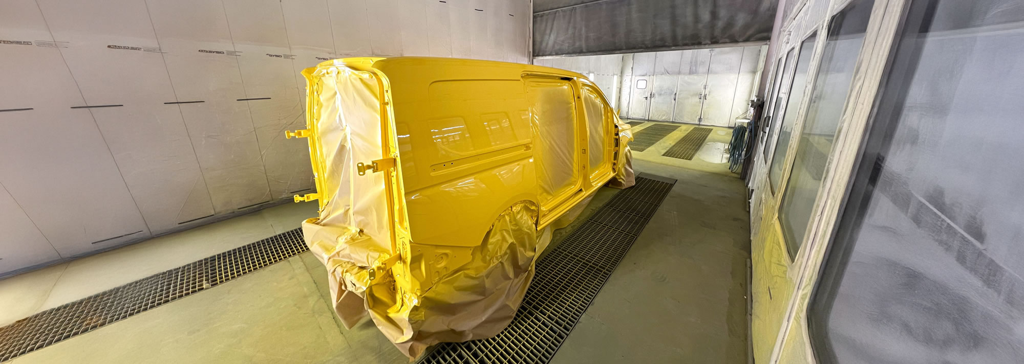 Nutzfahrzeug Lackierung mit WENGER Basel