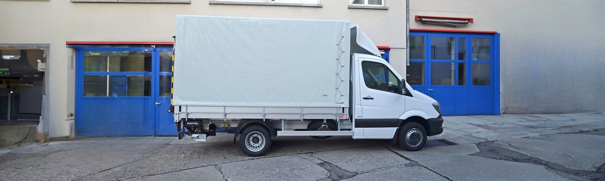 Plane Aufbau für Nutzfahrzeuge mit Wenger Carrosserie / Fahrzeugbau AG