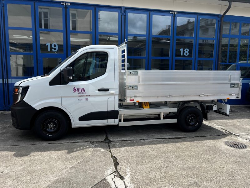Nutzfahrzeug Renault Master hergestellt von Wenger AG Basel Abteilung /Kipper/