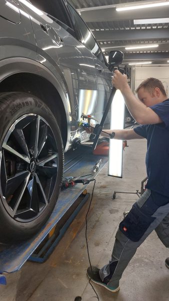 Fahrzeug gepflegt von Wenger AG Basel Abteilung /Unfallreparaturen/ Fahrzeug gepflegt von Wenger AG Basel Abteilung /Unfallreparaturen/