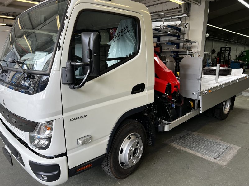 Véhicule utilitaire Mitsubishi Fuso Canter créé par Wenger AG Basel, département /