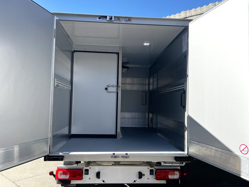 Nutzfahrzeug VW Crafter hergestellt von Wenger AG Basel Abteilung /Kühlaufbau/