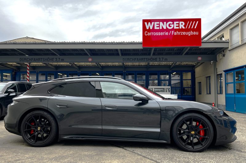 Porsche Voiture entretenue par Wenger AG à Bâle, département // Porsche Voiture entretenue par Wenger AG à Bâle, département //